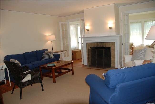 34 E Hampton Sag Harbor Turnpike in East Hampton, NY - Building Photo - Building Photo