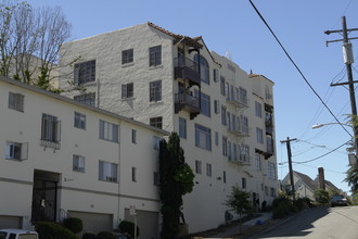 700 E 24th St in Oakland, CA - Building Photo - Building Photo