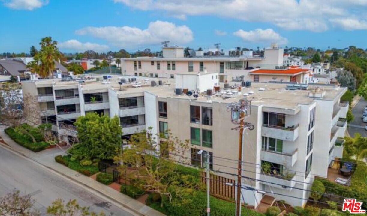 15480 Antioch St in Los Angeles, CA - Building Photo