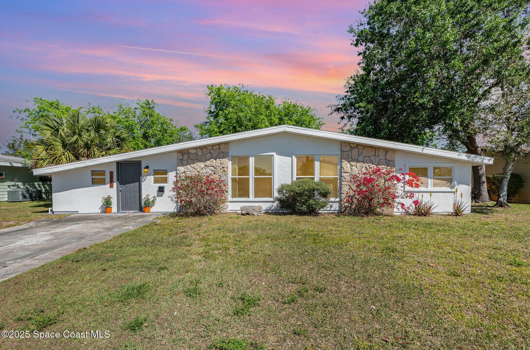 2880 Fountainhead Blvd in Melbourne, FL - Building Photo