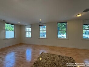 108 2nd St, Unit 104 in Cambridge, MA - Foto de edificio - Building Photo