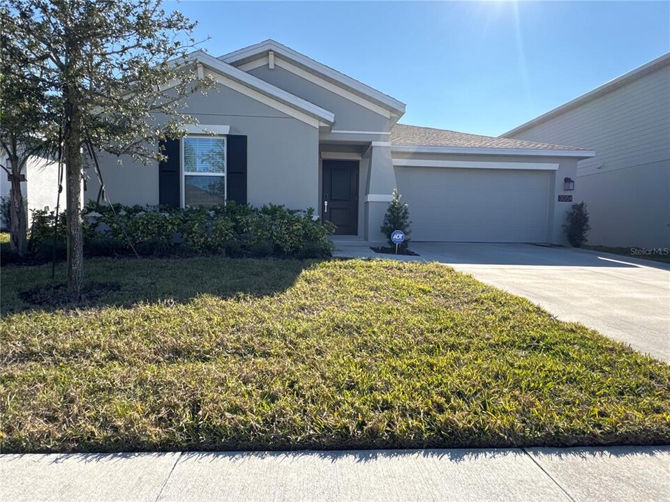 3054 Blue Bonnet Ln in Osteen, FL - Building Photo