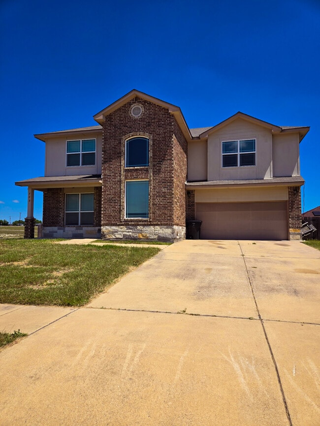 709 W Vega Ln
