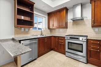 11323 Huston St in Los Angeles, CA - Building Photo - Building Photo