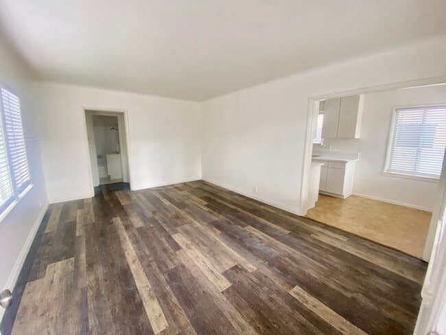 2559 E Jefferson St in Carson, CA - Building Photo - Building Photo