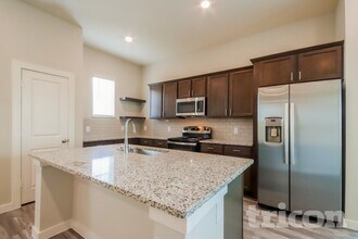 9835 Willow Creek Commerce Dr in Tomball, TX - Building Photo - Building Photo