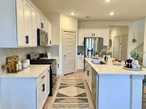 257 Geminiflora Bend in Leander, TX - Building Photo - Building Photo