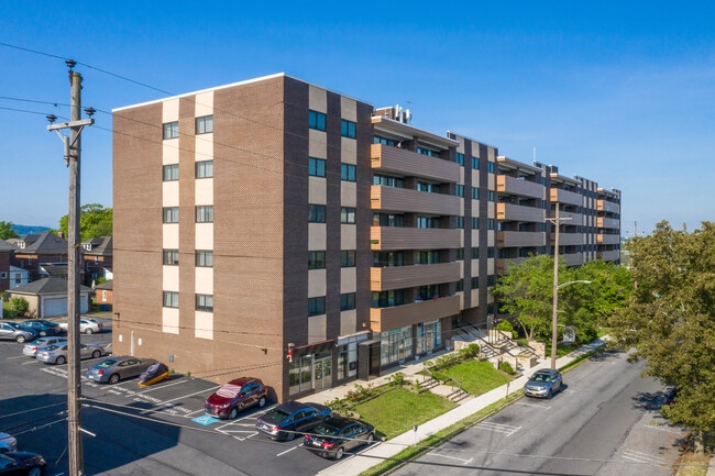 Lafayette Towers in Easton, PA - Foto de edificio - Building Photo