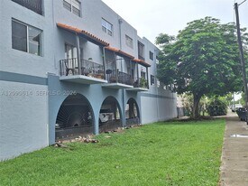 1300 W 53rd St in Hialeah, FL - Building Photo