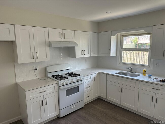 450 E Penn St in Long Beach, NY - Building Photo - Building Photo