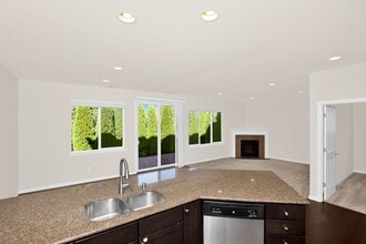 433 199th Pl SW in Lynnwood, WA - Foto de edificio - Building Photo