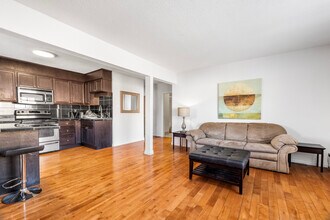 2151 Hamilton St in Regina, SK - Building Photo - Building Photo