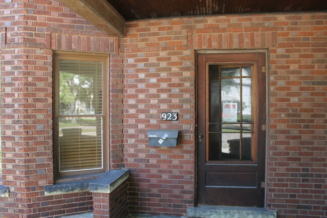 923 W 10th St, Unit 1st floor