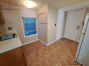 18 Parmenter St, Unit 1 in Boston, MA - Foto de edificio - Building Photo