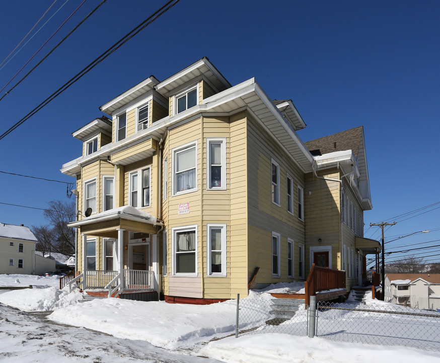 570 Broad St in Meriden, CT - Building Photo