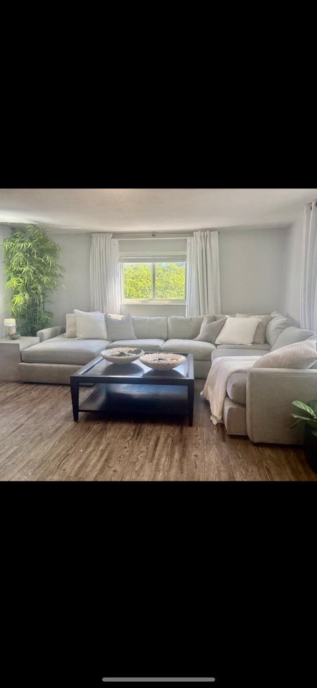 property at 1501 Curlew Ave
