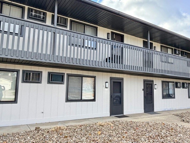 1360 Melanie Dr in Uniontown, OH - Building Photo