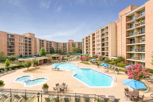 Oakwood Falls Church Apartments