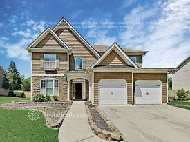 100 Tudor Way in Senoia, GA - Building Photo