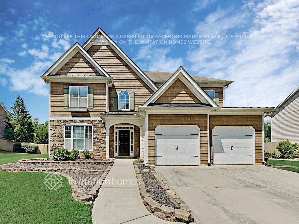 100 Tudor Way in Senoia, GA - Foto de edificio