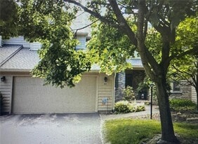 48 Colonial Cir in Fairport, NY - Building Photo