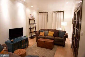 1332 Hollins St in Baltimore, MD - Building Photo - Building Photo