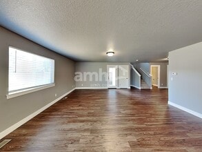 480 Tulip Ave in Woodburn, OR - Building Photo - Building Photo