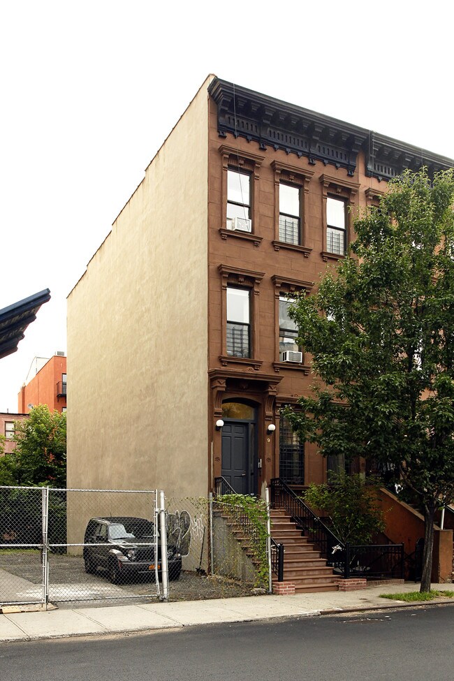 9 W 126th St in New York, NY - Building Photo - Building Photo