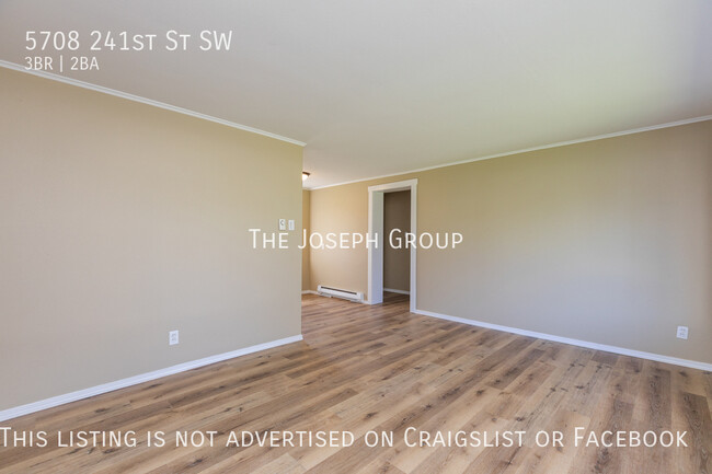 5708 241st St SW in Mountlake Terrace, WA - Foto de edificio - Building Photo