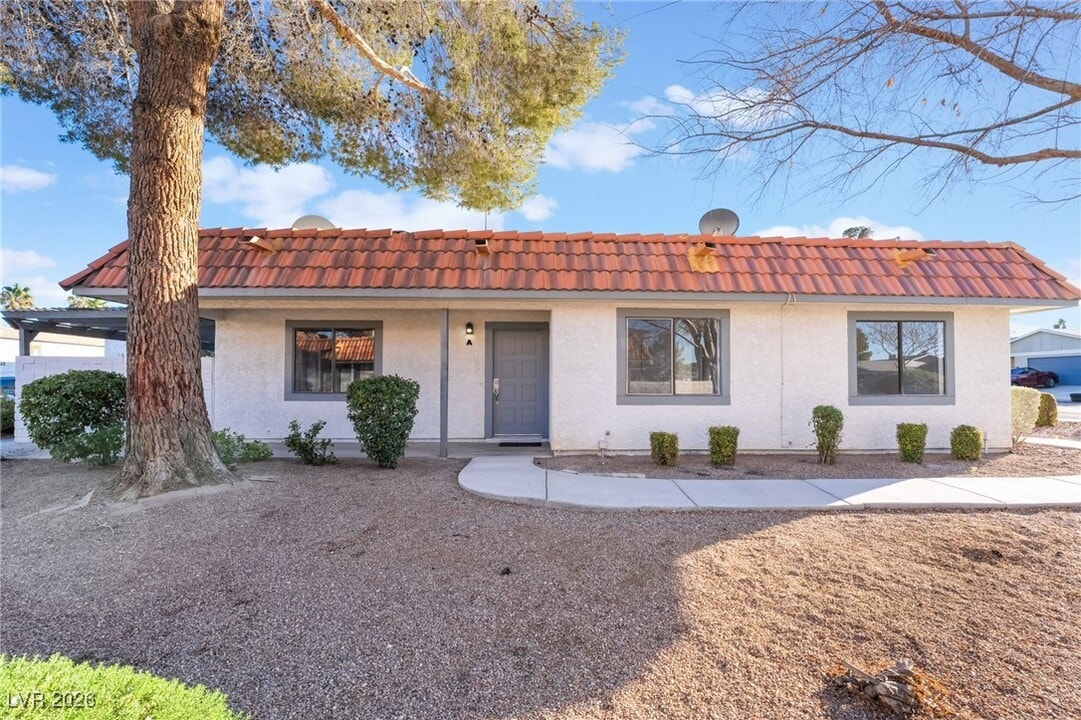 1024 Willow Tree Dr in Las Vegas, NV - Building Photo