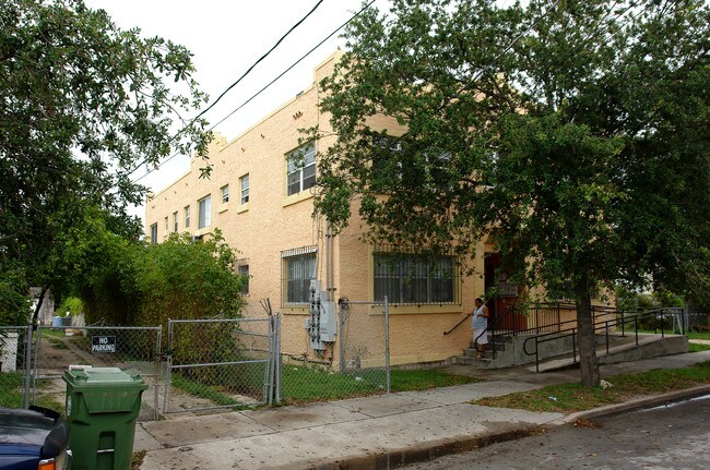 831 NW 3rd St in Miami, FL - Building Photo - Building Photo