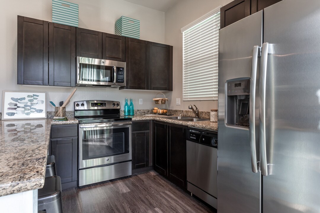 Palm Valley Villas in Goodyear, AZ - Building Photo