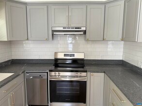 106 Perry Dr in Charlottesville, VA - Building Photo - Building Photo