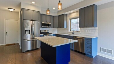 2205 Maple Hill in Downers Grove, IL - Building Photo - Building Photo