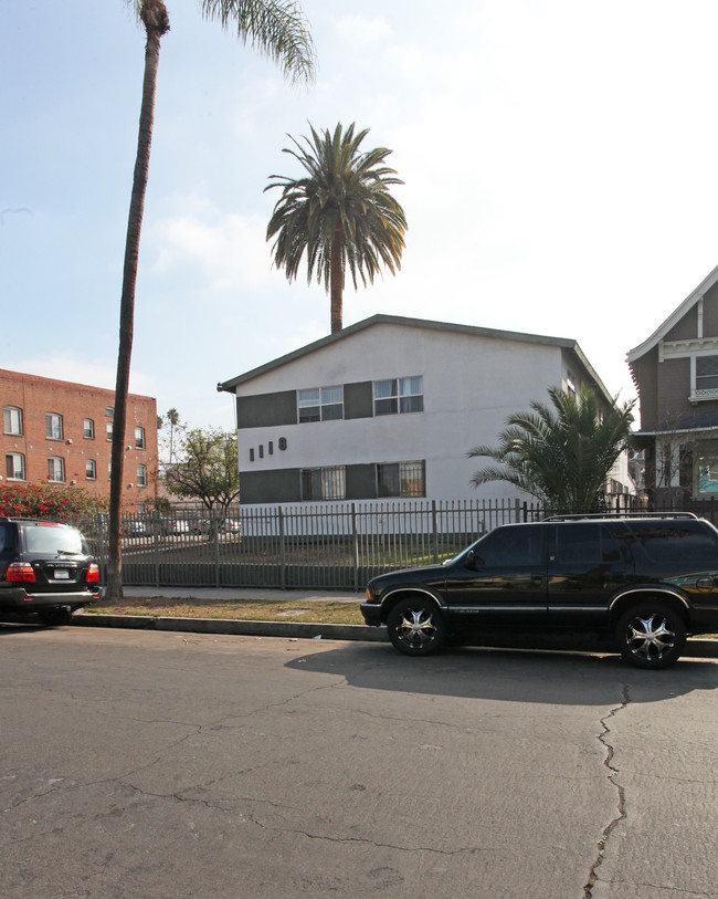 1118 S Lake in Los Angeles, CA - Building Photo - Building Photo