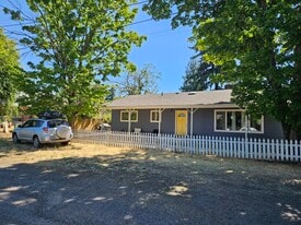 6910 NE Pacific St in Portland, OR - Building Photo