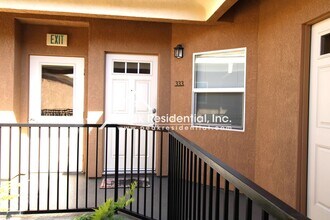 300 Moon Cir in Folsom, CA - Building Photo - Building Photo