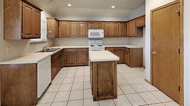 413 Amanda Dr in Yukon, OK - Building Photo - Building Photo