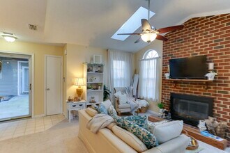 422 Lees Mill Dr in Newport News, VA - Foto de edificio - Building Photo