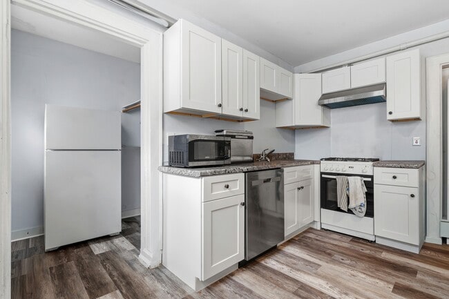 630 Centre St, Unit 1F, Unit 1F