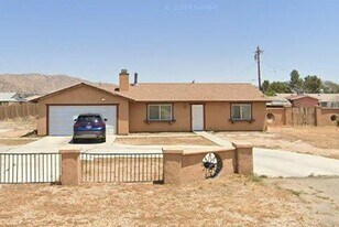 16551 Pawnee Rd in Apple Valley, CA - Building Photo