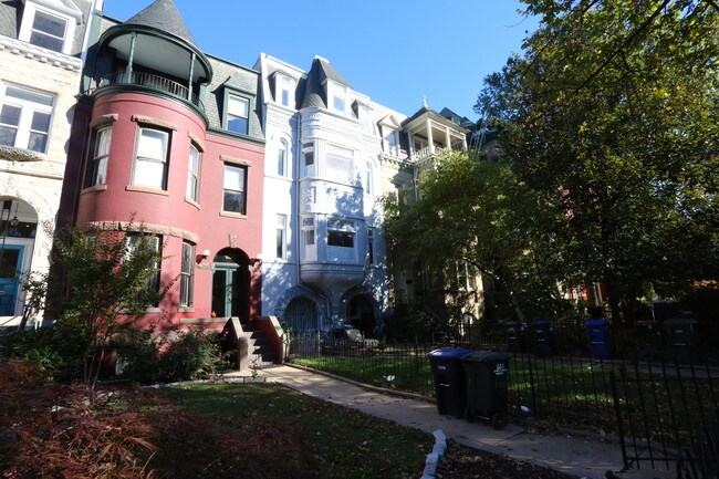 1008 E Capitol St NE in Washington, DC - Foto de edificio - Building Photo
