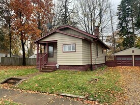 2306 24th St NE in Canton, OH - Building Photo