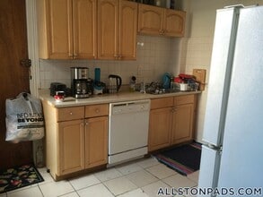 18 Glenville Ave, Unit 2 in Boston, MA - Foto de edificio - Building Photo