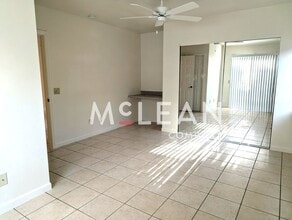 594 Calle Abronia S in Palm Springs, CA - Building Photo - Building Photo
