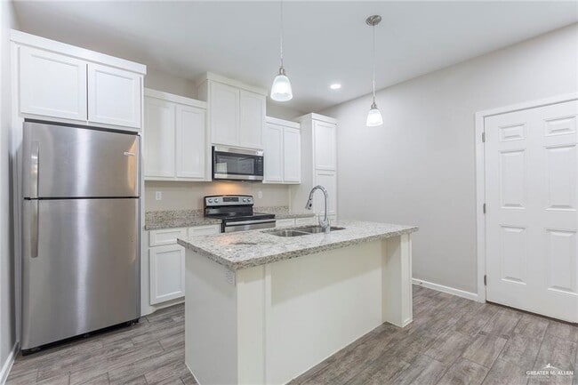 5 Sandpiper Ave in McAllen, TX - Building Photo - Building Photo