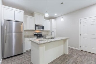 9 Sandpiper Ave in McAllen, TX - Building Photo - Building Photo