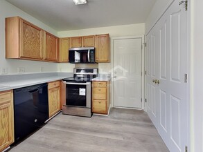 6820 Squirrels Foot Ct in Charlotte, NC - Building Photo - Building Photo