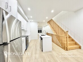 Spacious 4-Bed, 3.5-Bath Townhouse with Full Driveway & Garage in Oshawa! in Oshawa, ON - Building Photo - Building Photo