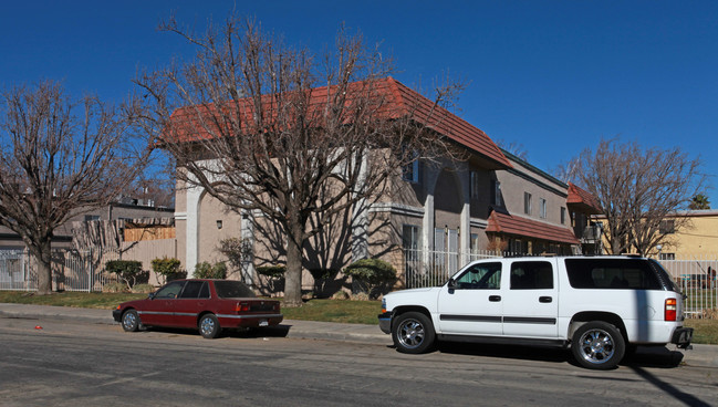 1125 E Ave Q12 in Palmdale, CA - Building Photo - Building Photo